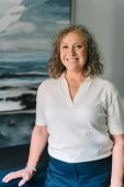 Oakville, Ontario therapist: Lori Schledewitz, counselor/therapist
